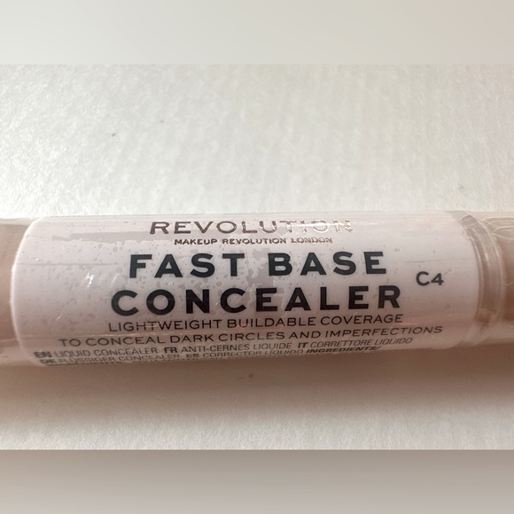 REVOLUTION Fast Base Concealer - Picture 1 of 5